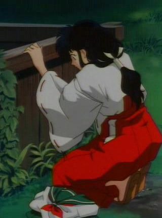 Kagome in an outfit like Kikyo's...